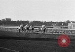 Immagine di Sfilata di moda Belmont Park New York USA, 1957, secondo 55 filmato di repertorio 65675055745