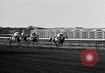 Immagine di Sfilata di moda Belmont Park New York USA, 1957, secondo 57 filmato di repertorio 65675055745