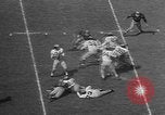 Immagine di Football americano Los Angeles California USA, 1957, secondo 8 filmato di repertorio 65675055746