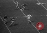 Immagine di Football americano Los Angeles California USA, 1957, secondo 10 filmato di repertorio 65675055746