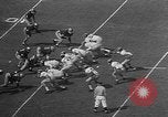 Immagine di Football americano Los Angeles California USA, 1957, secondo 17 filmato di repertorio 65675055746