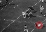 Immagine di Football americano Los Angeles California USA, 1957, secondo 21 filmato di repertorio 65675055746