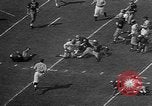 Immagine di Football americano Los Angeles California USA, 1957, secondo 22 filmato di repertorio 65675055746