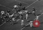 Immagine di Football americano Los Angeles California USA, 1957, secondo 24 filmato di repertorio 65675055746
