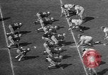 Immagine di Football americano Los Angeles California USA, 1957, secondo 28 filmato di repertorio 65675055746