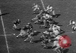 Immagine di Football americano Los Angeles California USA, 1957, secondo 29 filmato di repertorio 65675055746