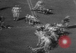 Immagine di Football americano Los Angeles California USA, 1957, secondo 30 filmato di repertorio 65675055746
