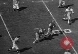 Immagine di Football americano Los Angeles California USA, 1957, secondo 32 filmato di repertorio 65675055746