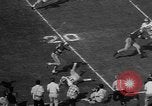 Immagine di Football americano Los Angeles California USA, 1957, secondo 34 filmato di repertorio 65675055746
