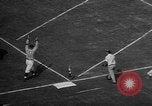 Immagine di Football americano Los Angeles California USA, 1957, secondo 42 filmato di repertorio 65675055746