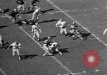 Immagine di Football americano Los Angeles California USA, 1957, secondo 48 filmato di repertorio 65675055746