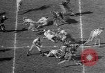 Immagine di Football americano Los Angeles California USA, 1957, secondo 56 filmato di repertorio 65675055746