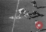 Immagine di Football americano Los Angeles California USA, 1957, secondo 58 filmato di repertorio 65675055746