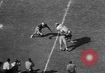 Immagine di Football americano Los Angeles California USA, 1957, secondo 59 filmato di repertorio 65675055746