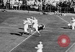 Standbild American Football West Point New York USA, 1957, aus Sekunde 33 historischem Filmmaterial Videoclip 65675055747
