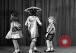Standbild fashion collection Japan, 1958, aus Sekunde 7 historischem Filmmaterial Videoclip 65675055753