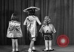Standbild fashion collection Japan, 1958, aus Sekunde 8 historischem Filmmaterial Videoclip 65675055753