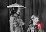 Standbild fashion collection Japan, 1958, aus Sekunde 11 historischem Filmmaterial Videoclip 65675055753