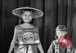 Standbild fashion collection Japan, 1958, aus Sekunde 12 historischem Filmmaterial Videoclip 65675055753