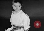 Standbild fashion collection Japan, 1958, aus Sekunde 17 historischem Filmmaterial Videoclip 65675055753