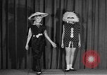 Standbild fashion collection Japan, 1958, aus Sekunde 28 historischem Filmmaterial Videoclip 65675055753
