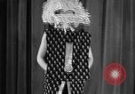 Standbild fashion collection Japan, 1958, aus Sekunde 30 historischem Filmmaterial Videoclip 65675055753