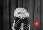 Standbild fashion collection Japan, 1958, aus Sekunde 31 historischem Filmmaterial Videoclip 65675055753