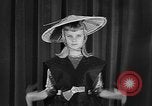 Standbild fashion collection Japan, 1958, aus Sekunde 35 historischem Filmmaterial Videoclip 65675055753