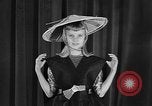 Standbild fashion collection Japan, 1958, aus Sekunde 36 historischem Filmmaterial Videoclip 65675055753