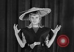 Standbild fashion collection Japan, 1958, aus Sekunde 38 historischem Filmmaterial Videoclip 65675055753