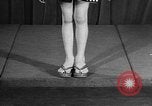 Standbild fashion collection Japan, 1958, aus Sekunde 40 historischem Filmmaterial Videoclip 65675055753
