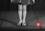Standbild fashion collection Japan, 1958, aus Sekunde 41 historischem Filmmaterial Videoclip 65675055753