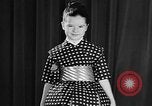 Standbild fashion collection Japan, 1958, aus Sekunde 44 historischem Filmmaterial Videoclip 65675055753