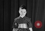 Standbild fashion collection Japan, 1958, aus Sekunde 46 historischem Filmmaterial Videoclip 65675055753