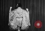 Standbild fashion collection Japan, 1958, aus Sekunde 49 historischem Filmmaterial Videoclip 65675055753