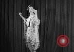 Standbild fashion collection Japan, 1958, aus Sekunde 50 historischem Filmmaterial Videoclip 65675055753