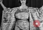 Standbild fashion collection Japan, 1958, aus Sekunde 52 historischem Filmmaterial Videoclip 65675055753