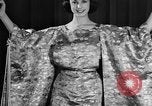 Standbild fashion collection Japan, 1958, aus Sekunde 55 historischem Filmmaterial Videoclip 65675055753