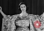 Standbild fashion collection Japan, 1958, aus Sekunde 56 historischem Filmmaterial Videoclip 65675055753