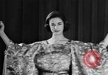 Standbild fashion collection Japan, 1958, aus Sekunde 57 historischem Filmmaterial Videoclip 65675055753