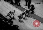 Standbild Indoor-strecke Leichtathletik New York United States USA, 1959, aus Sekunde 4 historischem Filmmaterial Videoclip 65675055766