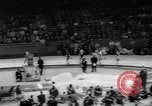 Standbild Indoor-strecke Leichtathletik New York United States USA, 1959, aus Sekunde 12 historischem Filmmaterial Videoclip 65675055766