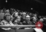 Standbild Indoor-strecke Leichtathletik New York United States USA, 1959, aus Sekunde 13 historischem Filmmaterial Videoclip 65675055766