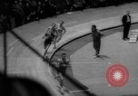 Standbild Indoor-strecke Leichtathletik New York United States USA, 1959, aus Sekunde 16 historischem Filmmaterial Videoclip 65675055766