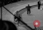 Standbild Indoor-strecke Leichtathletik New York United States USA, 1959, aus Sekunde 17 historischem Filmmaterial Videoclip 65675055766