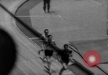 Standbild Indoor-strecke Leichtathletik New York United States USA, 1959, aus Sekunde 18 historischem Filmmaterial Videoclip 65675055766