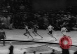 Standbild Indoor-strecke Leichtathletik New York United States USA, 1959, aus Sekunde 27 historischem Filmmaterial Videoclip 65675055766