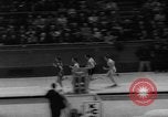 Standbild Indoor-strecke Leichtathletik New York United States USA, 1959, aus Sekunde 29 historischem Filmmaterial Videoclip 65675055766