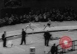 Standbild Indoor-strecke Leichtathletik New York United States USA, 1959, aus Sekunde 36 historischem Filmmaterial Videoclip 65675055766