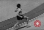 Standbild Indoor-strecke Leichtathletik New York United States USA, 1959, aus Sekunde 43 historischem Filmmaterial Videoclip 65675055766